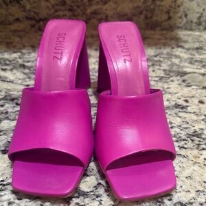 NWOB Schutz Lizah Fuschia Block Heel Sandals 7.5B